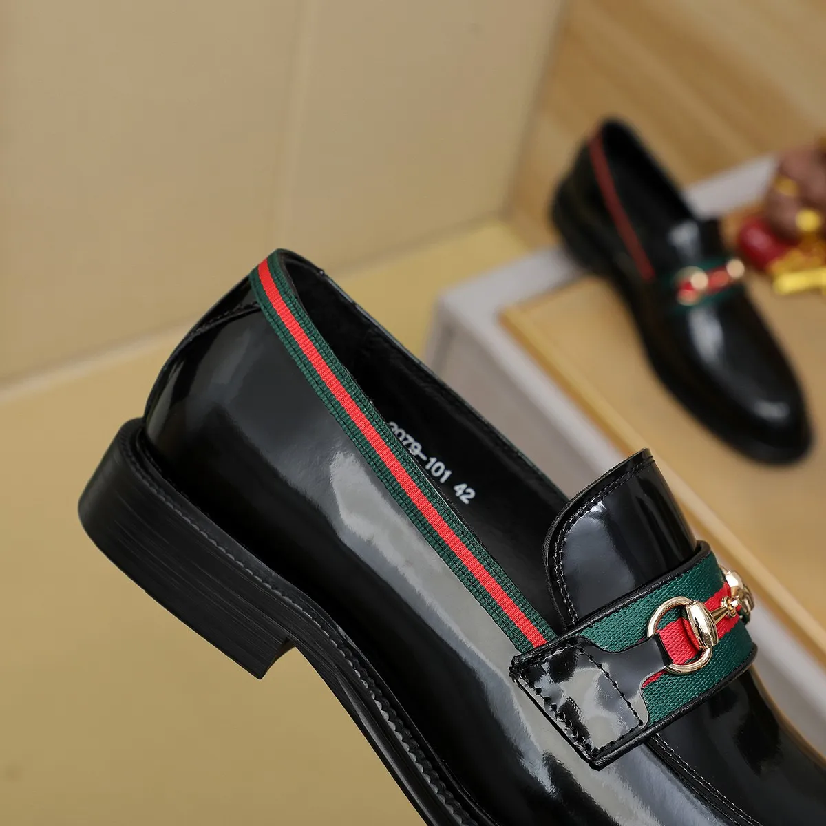 Men's shoes 💰460 💰💰Gucci official website men's business formal leather shoes update💥Hong Kong counters synchronize new styles💥completely one to one replica shipment👍zero difference in counter quality 0⃣️all made of imported first-layer cowhide on the outside with original hardware buckles➕water-dyed🐂leather lining production, color, code matching 39-44 (customized at 38.45.46)……